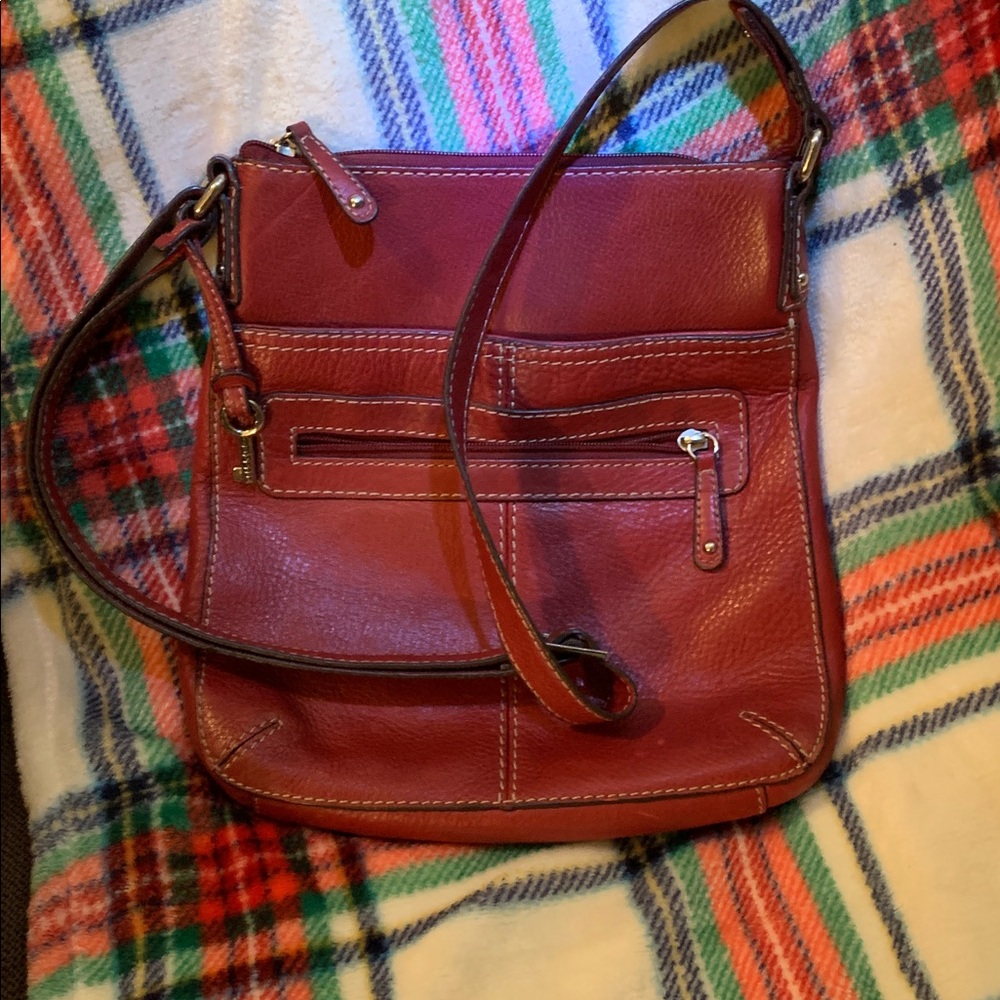 Fossil Morgan red pebbled leather traveler messenger crossbody bag
⭐️⭐️⭐️